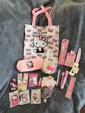 🩷Hello Kitty Tote Bag and Accessories Set - Over 20 Items